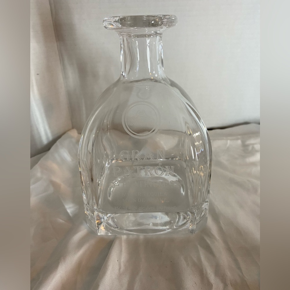 Empty Gran Patrón Platinum Tequila Decanter/Bottle - Crystal Clear - Picture 2 of 6